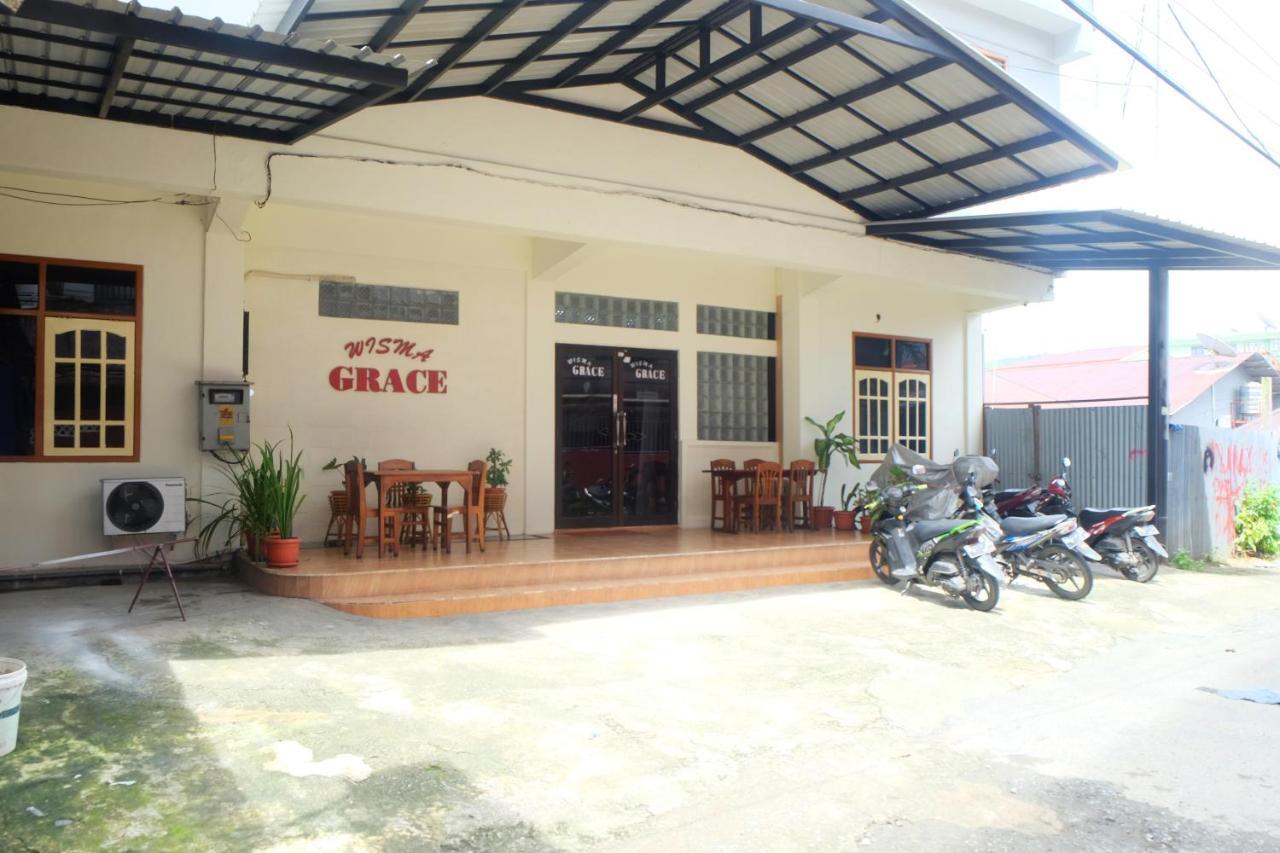Wisma Grace 암본 외부 사진